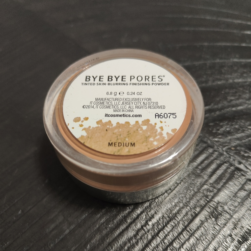 NWT IT Cosmetics Bye Bye Pores Tinted Finishing Powder